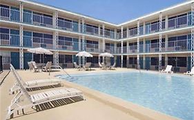 Days Inn Hotel & Suites Tarpon Springs